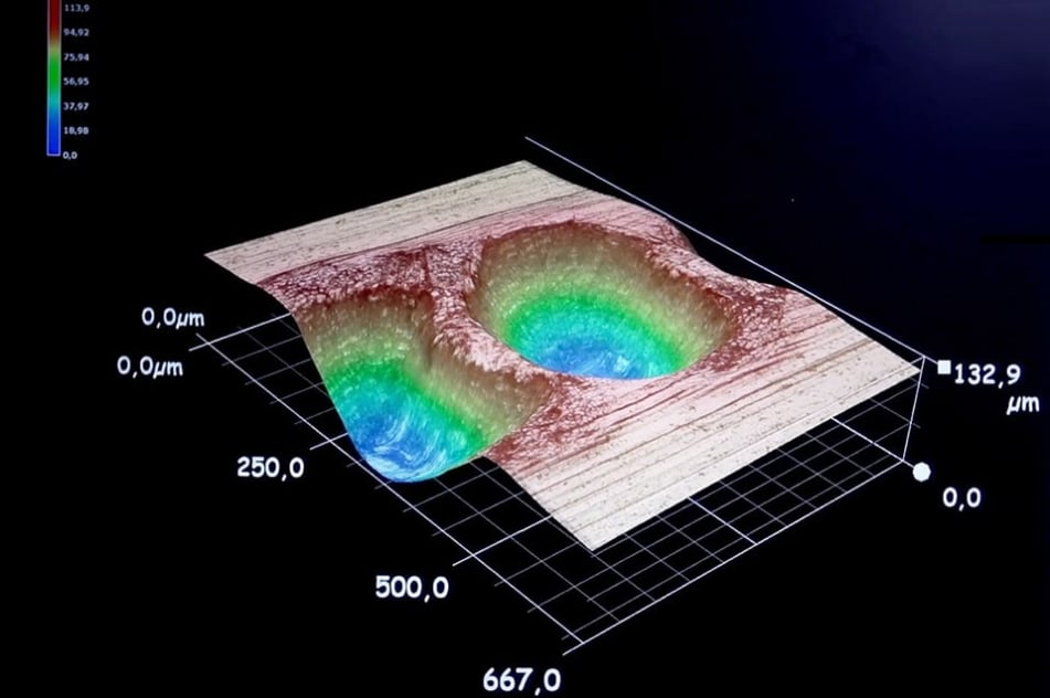 도트핀 충격 후 재료 변형에 대한 디지털 현미경 분석